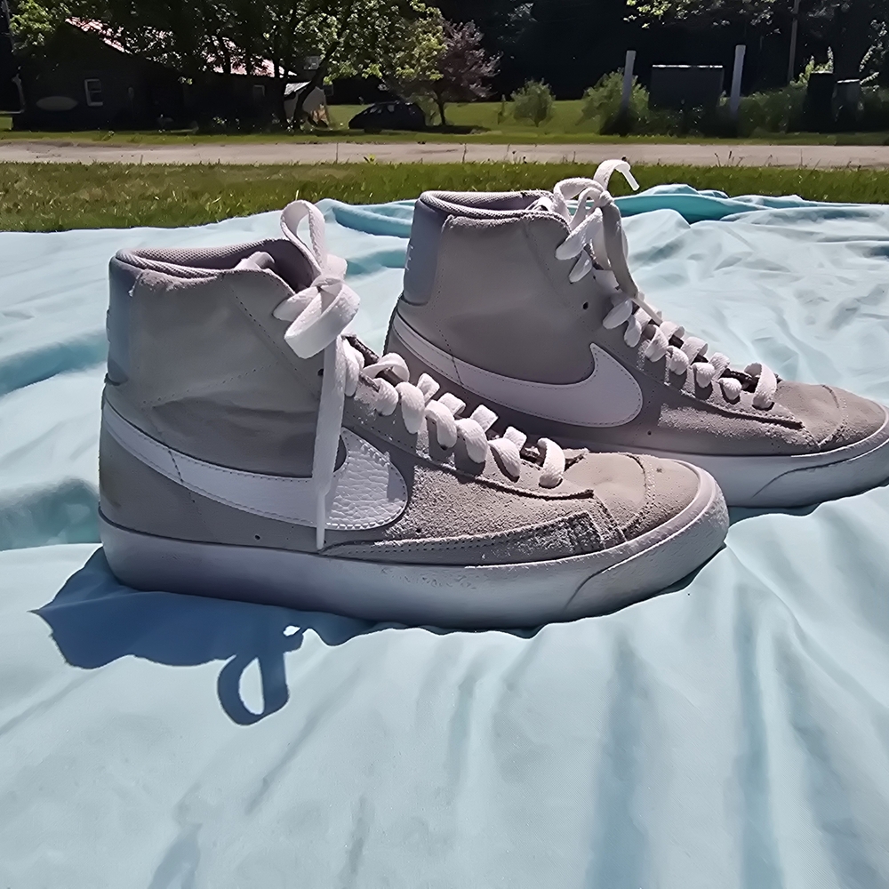 Youth Nike Light Gray and White High Top Sneakers, Youth Size 5.5